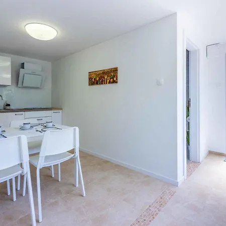 In 42937 Apartment *